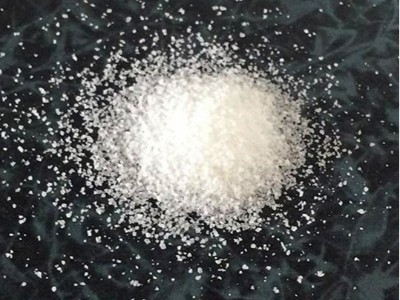 聚丙烯酰胺溶液保存時(shí)間短，遵循“即配即用”原則